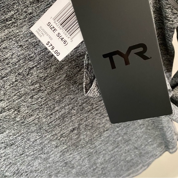 TYR | unisex heather gray long sleeve performance hoodie shirt - NWT - Picture 4 of 5